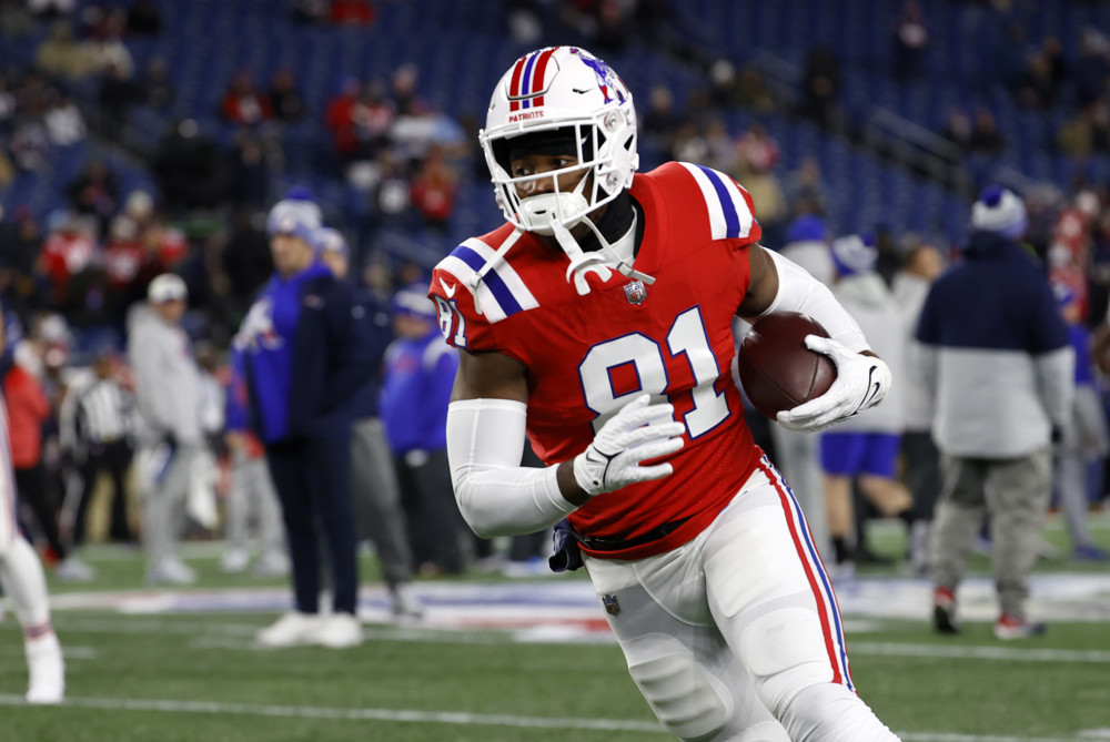 NFL - Patriots trading TE Jonnu Smith to the Falcons for a