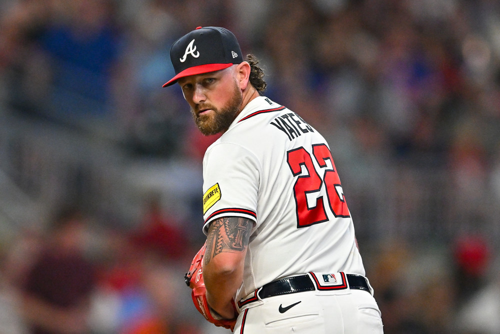 Tom Glavine steps away from Braves broadcasts