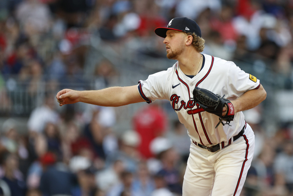 Spencer Schwellenbach talks about Chris Sale’s involvement with the Braves